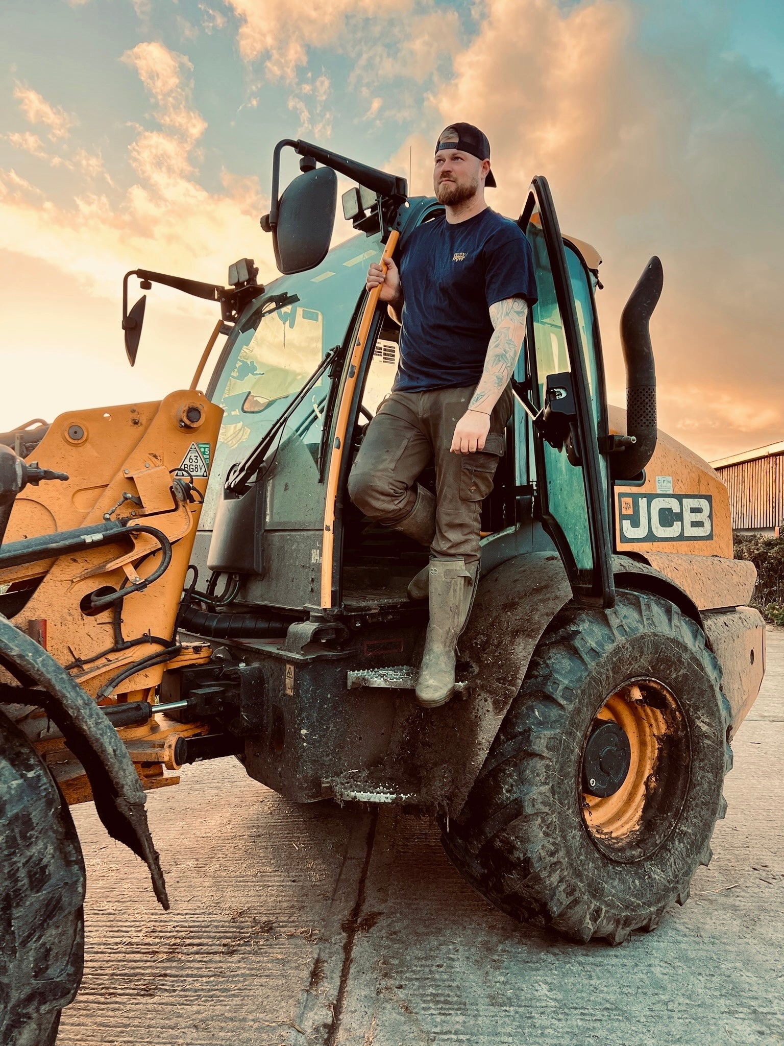 The WanderWest Coastal Trail Tee in Navy for a stylish, comfortable fit perfect for coastal walks and road trips. Made with 100% cotton, eco-conscious choice.