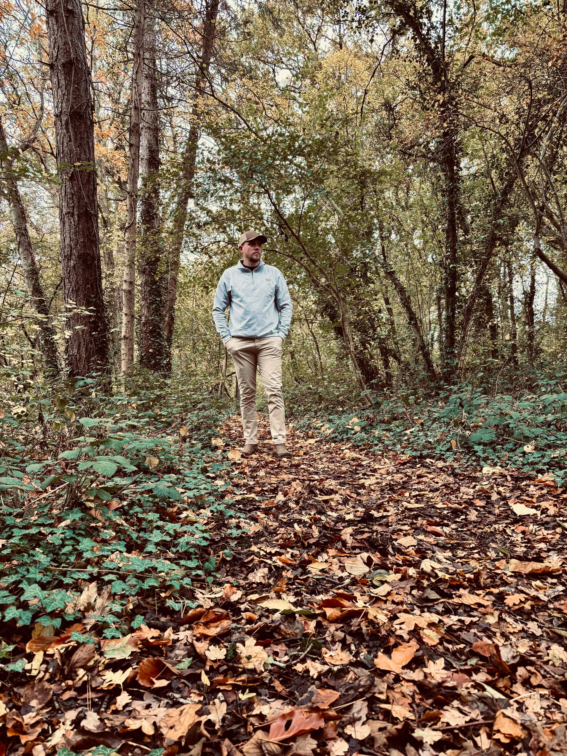 Discover the Dusty Trail Quarter Zip Heather Grey, an all-season, ethically made essential for outdoor adventures and everyday comfort, featuring fleece interior.