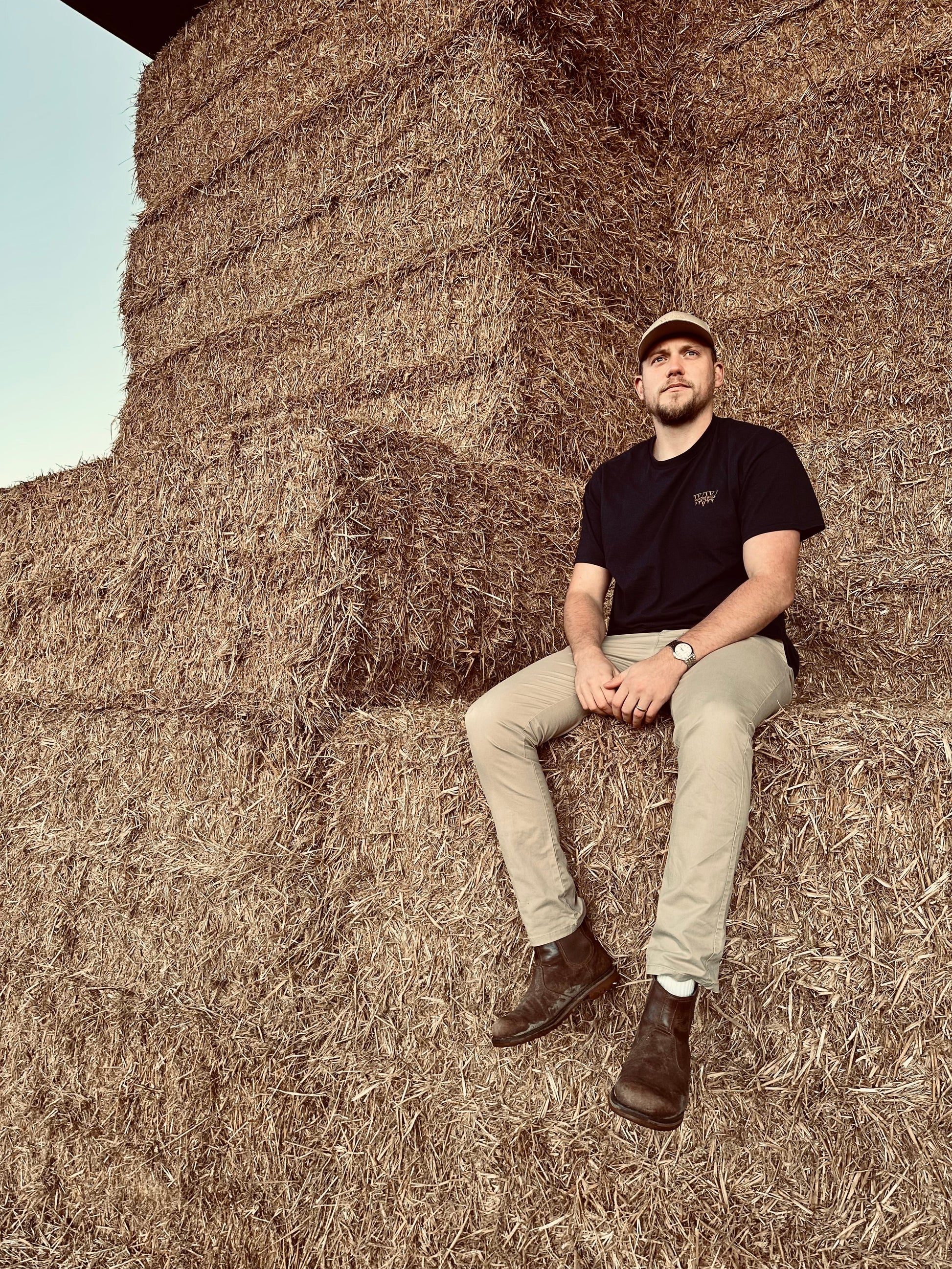 The WanderWest Coastal Trail Tee in Navy for a stylish, comfortable fit perfect for coastal walks and road trips. Made with 100% cotton, eco-conscious choice.