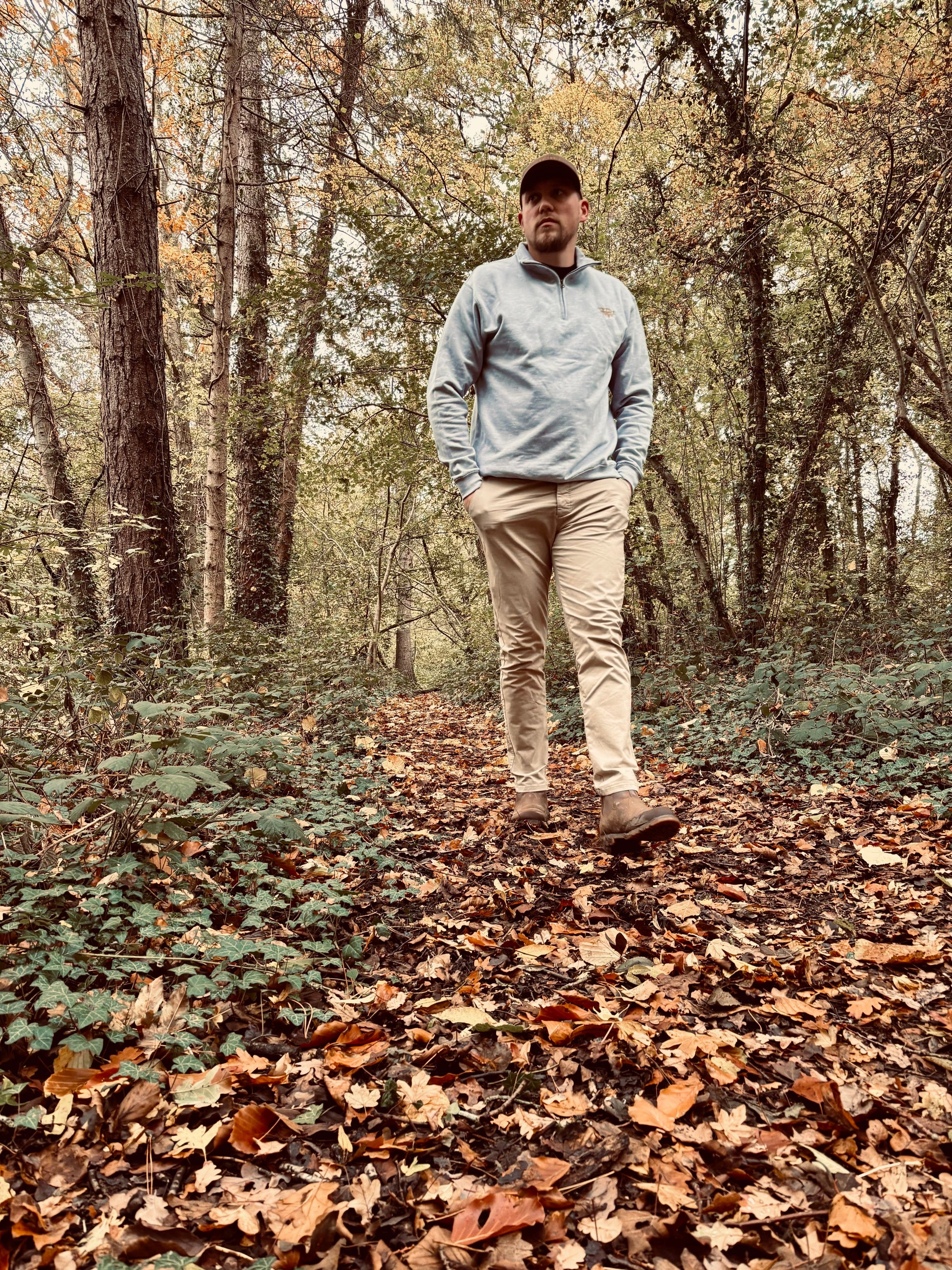 Discover the Dusty Trail Quarter Zip Heather Grey, an all-season, ethically made essential for outdoor adventures and everyday comfort, featuring fleece interior.