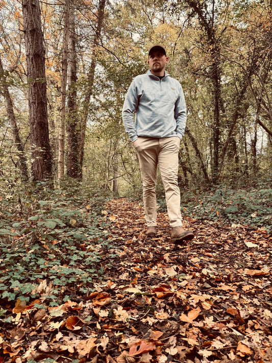 Discover the Dusty Trail Quarter Zip Heather Grey, an all-season, ethically made essential for outdoor adventures and everyday comfort, featuring fleece interior.