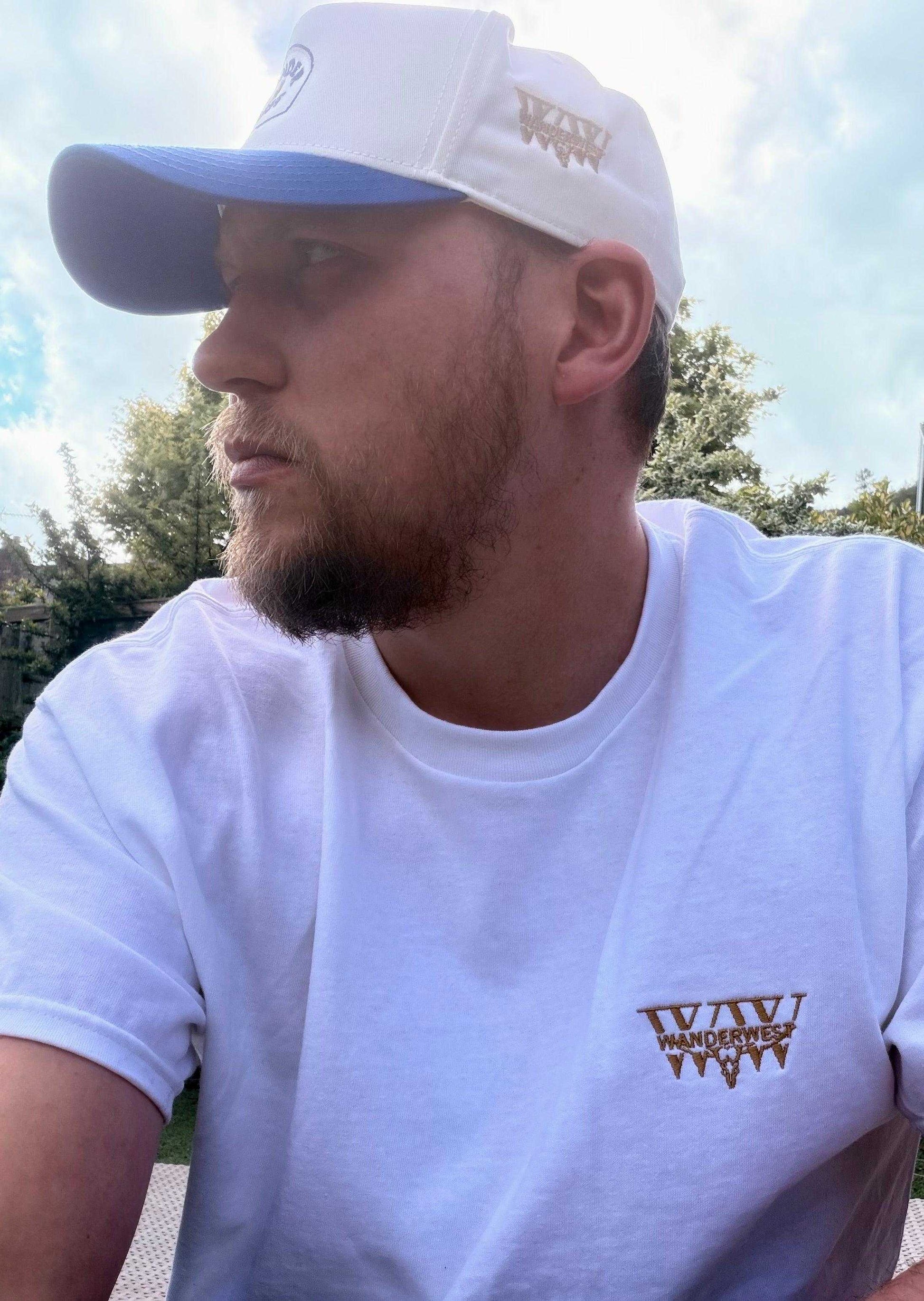 Discover the Western Crest Cap, a timeless high-profile hat designed for everyday wear with a two-tone style. Perfect for modern western fashion and outdoor adventures.