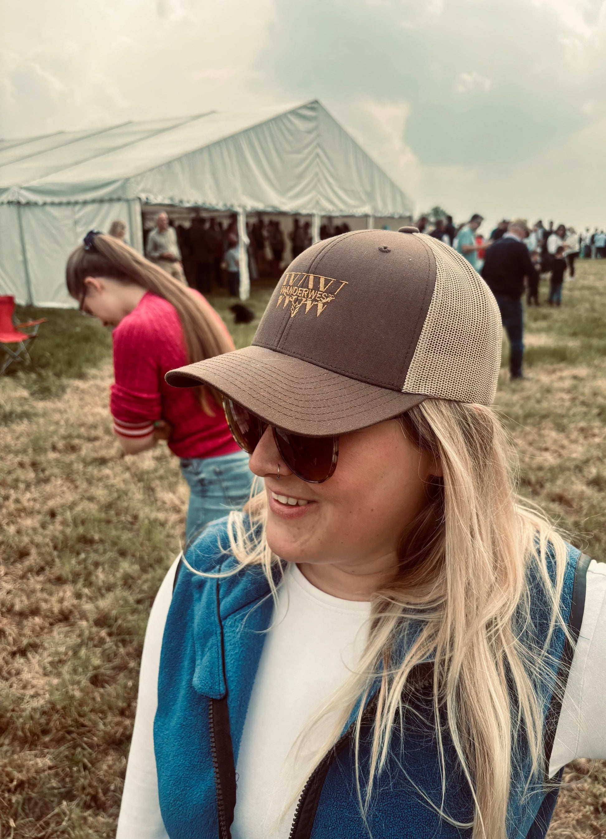 Discover the WanderWest Rusted Barn Trucker for outdoor adventures with comfort and Western style. Perfect for sun or campfire evenings in Brown/Khaki. Shop now!