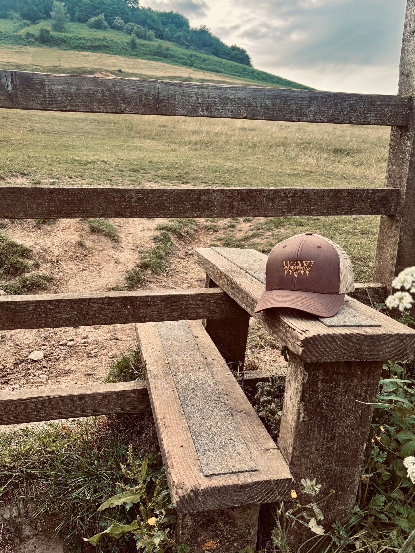 Discover the WanderWest Rusted Barn Trucker for outdoor adventures with comfort and Western style. Perfect for sun or campfire evenings in Brown/Khaki. Shop now!