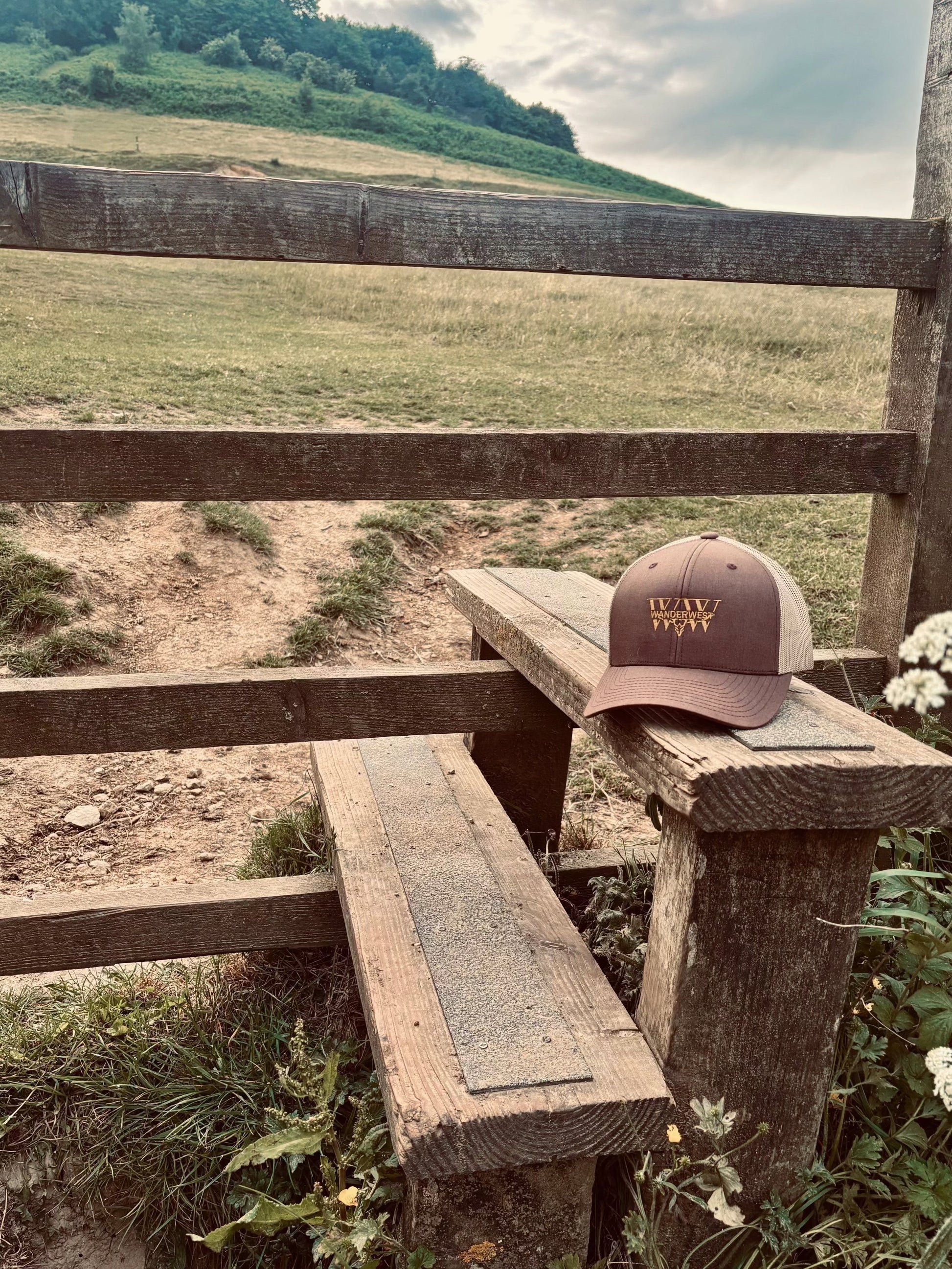 Discover the WanderWest Rusted Barn Trucker for outdoor adventures with comfort and Western style. Perfect for sun or campfire evenings in Brown/Khaki. Shop now!